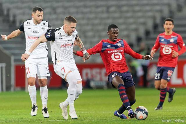 拉菲尼亚本赛季西甲14轮8球 距个人纪录还差3球